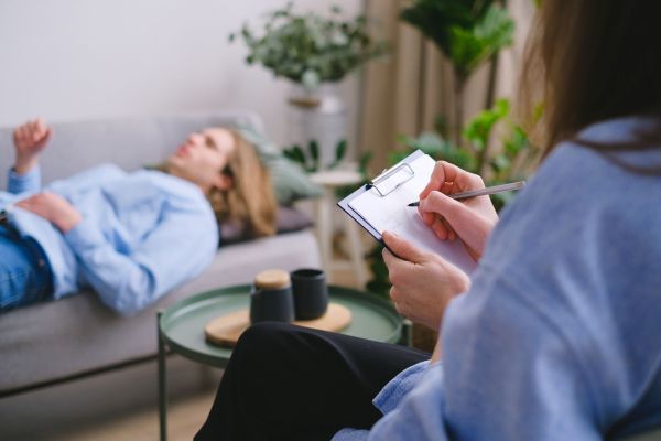 Libera la tua produttività: come la terapia cognitivo comportamentale può sconfiggere la procrastinazione duratura!